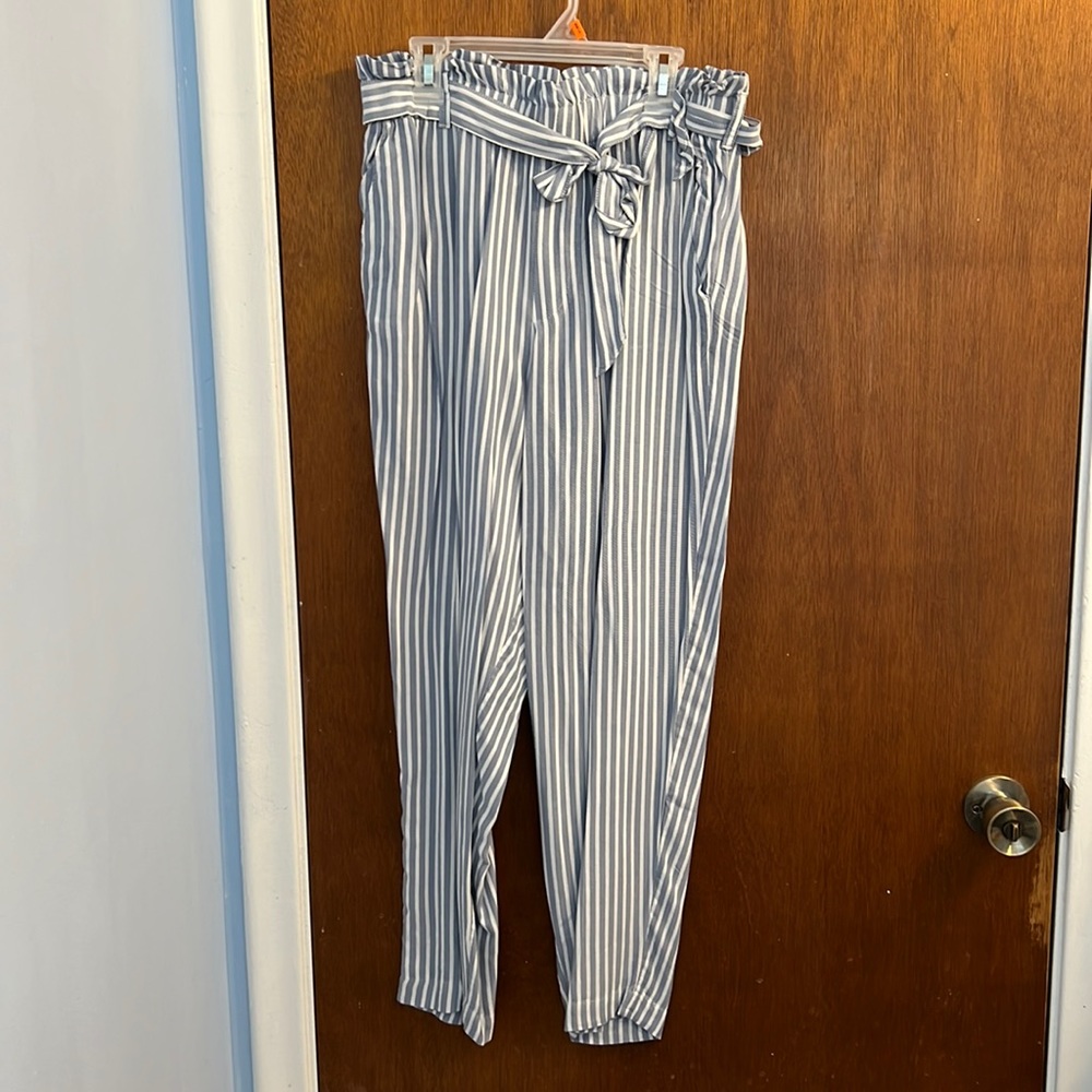 BRAND NEW WITHOUT TAGS-Hollister ultra high rise pants